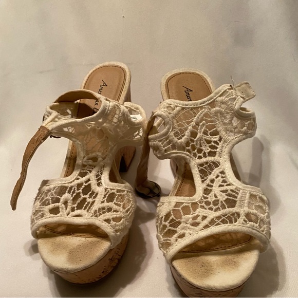 Women’s Beautiful American Eagle White Lace Sandals Summer Heels Size 6 - Picture 3 of 12